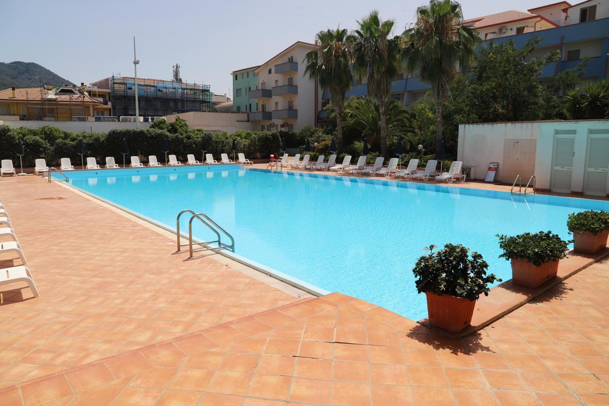 Hotel La Cicala Brolo Zewnętrze zdjęcie